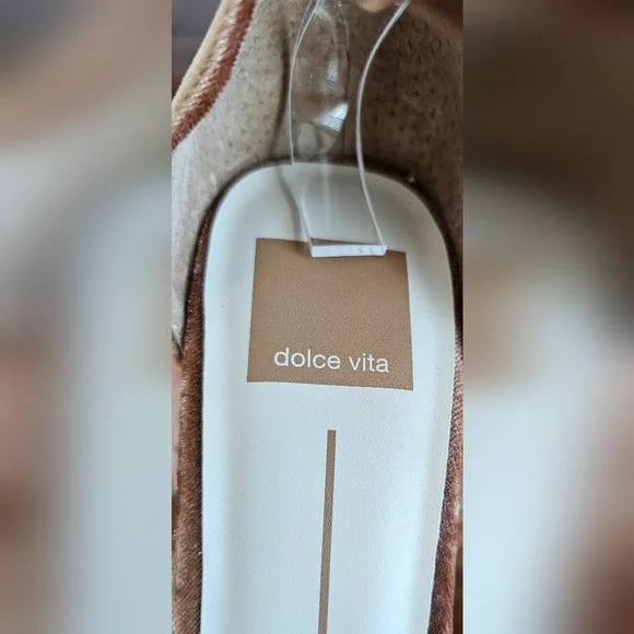 Dolce Vita Women's Tan Velvet Heels/Sandals W/floral Petal Detail Size 8 NWOB - Picture 5 of 11